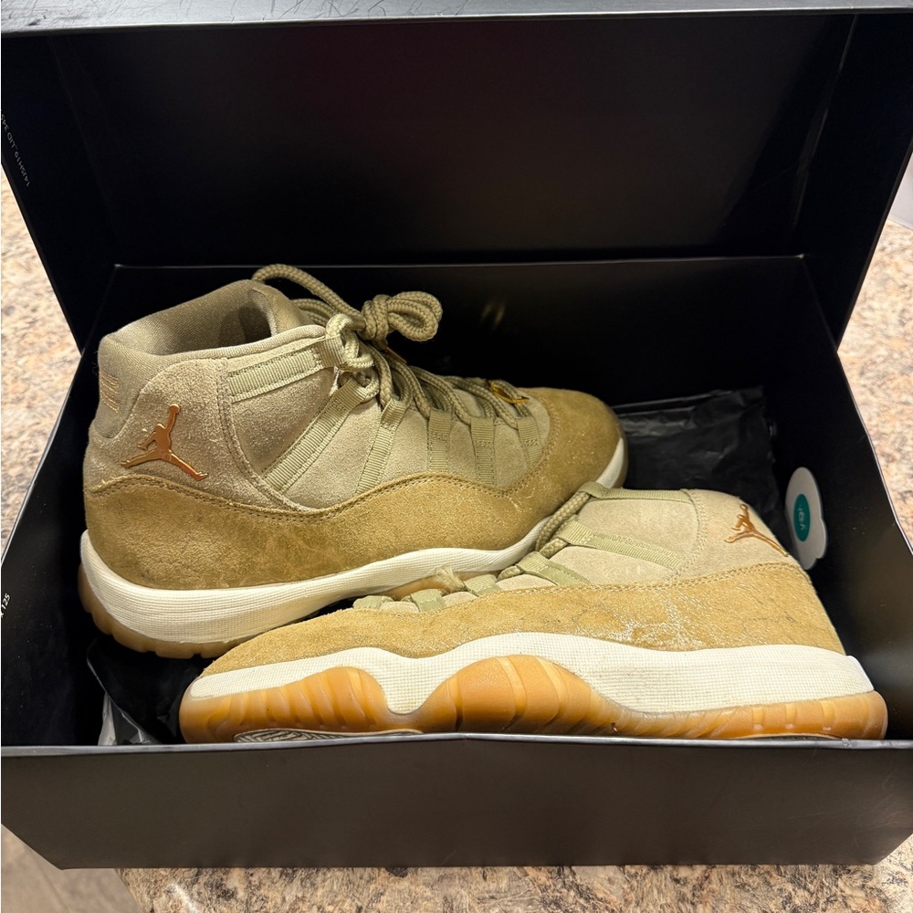 Jordan Women's Sneakers in Tan and Gold